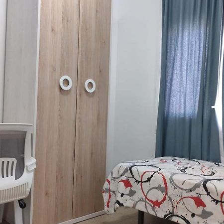 Hostal Ideal Gava Luaran gambar
